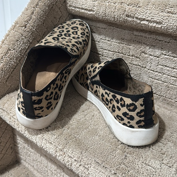 Leopard Print Slip-On Sneakers - Picture 4 of 6